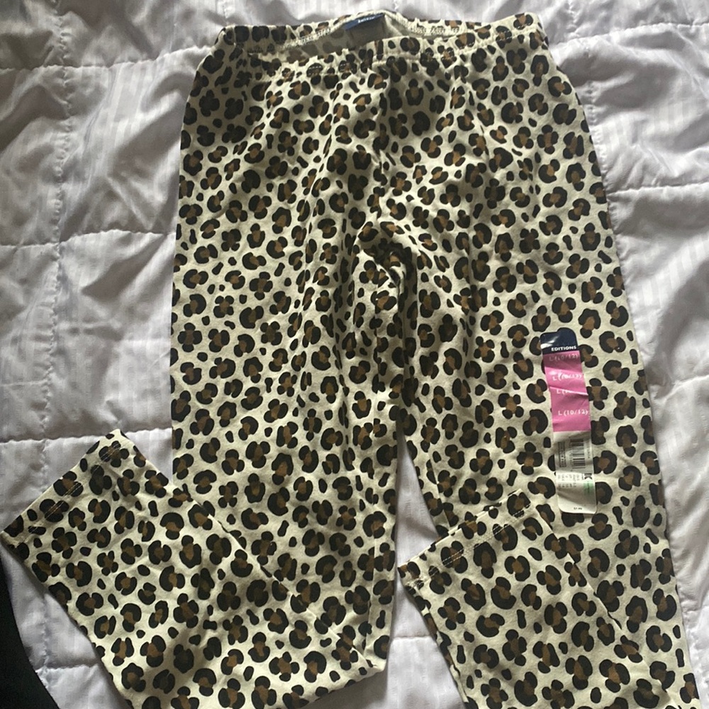 Basic Editions children is L/G 10/12 Leggings Cheetah print.